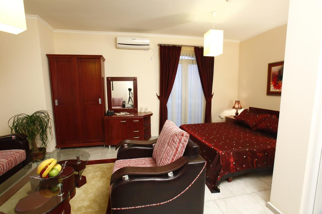 Hotel Luxor Suto Orizari Kültér fotó