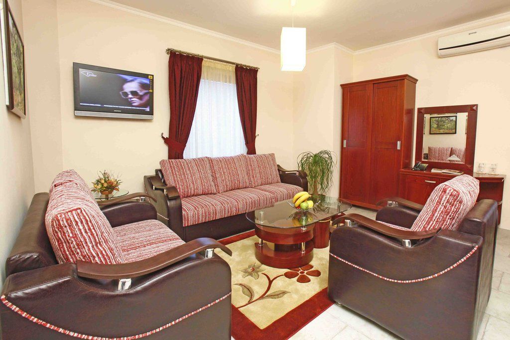 Hotel Luxor Suto Orizari Kültér fotó