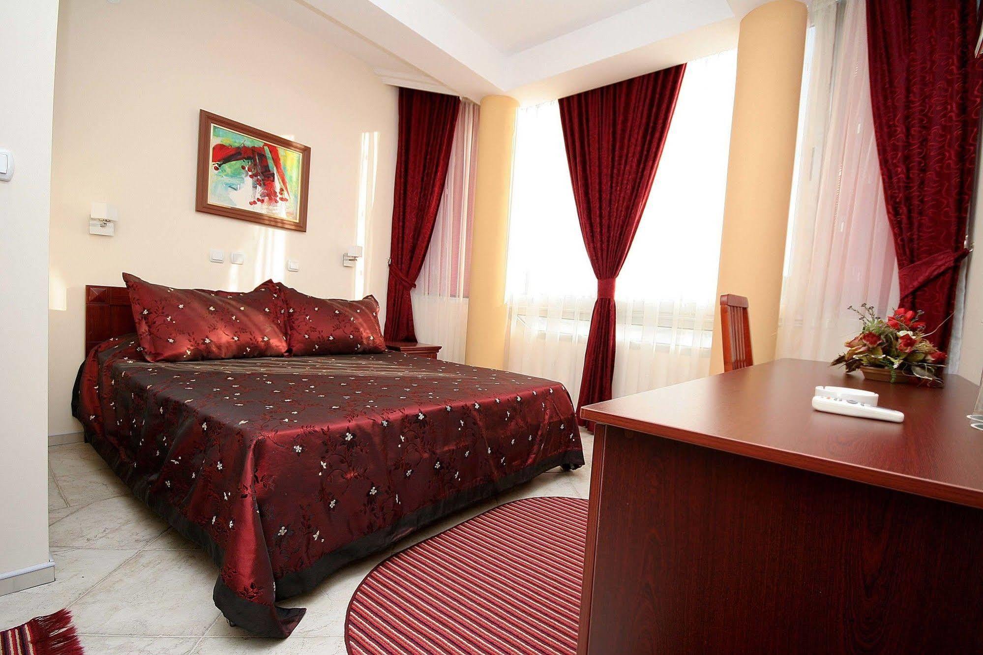 Hotel Luxor Suto Orizari Kültér fotó