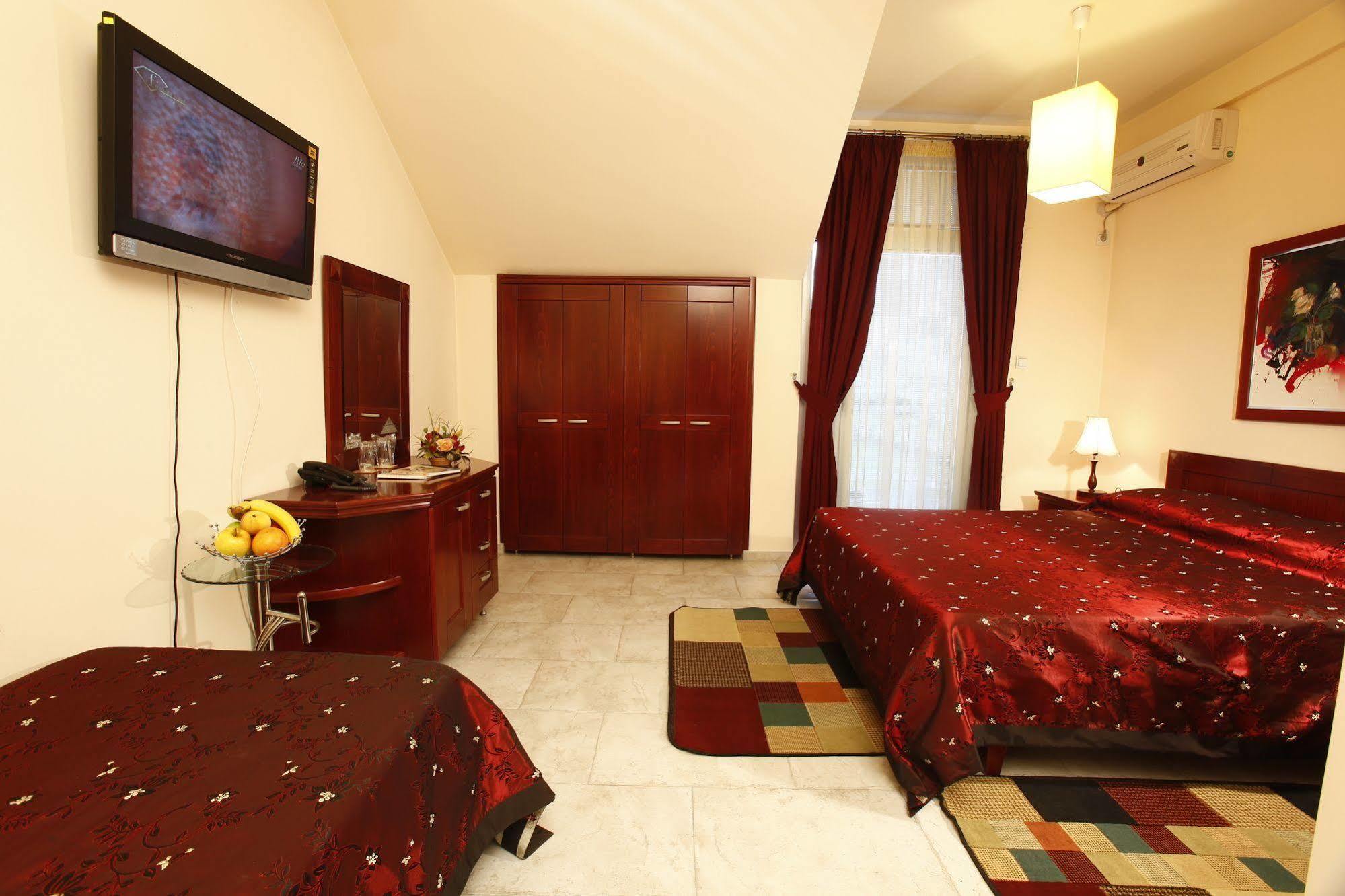 Hotel Luxor Suto Orizari Kültér fotó
