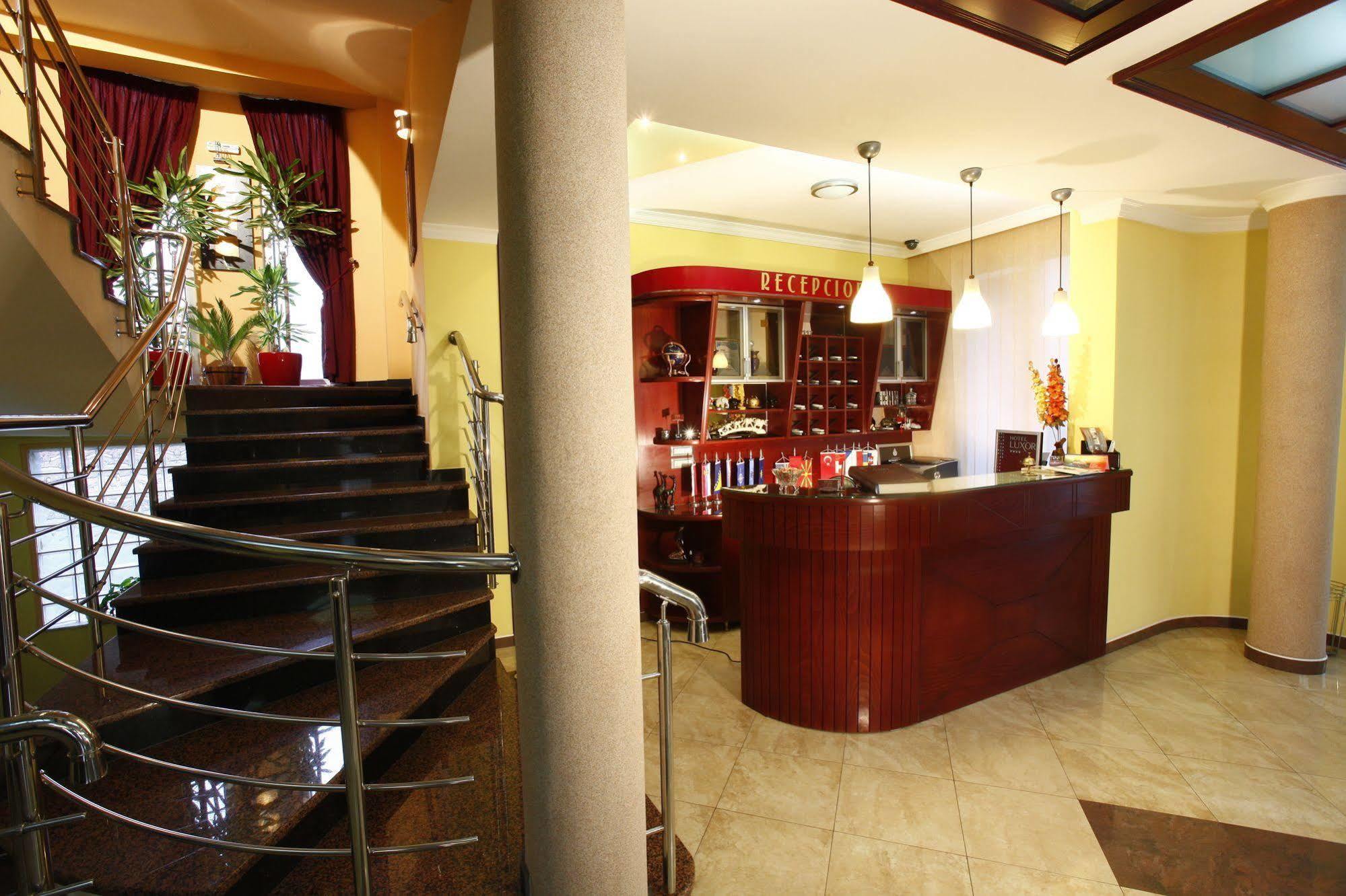 Hotel Luxor Suto Orizari Kültér fotó